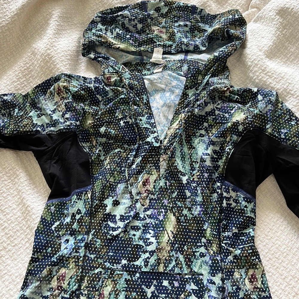 Lightweight pullover